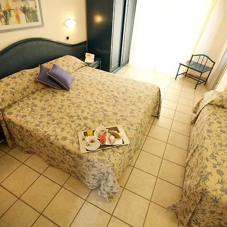 Hotel Il Delfino San Vincenzo Zimmer foto